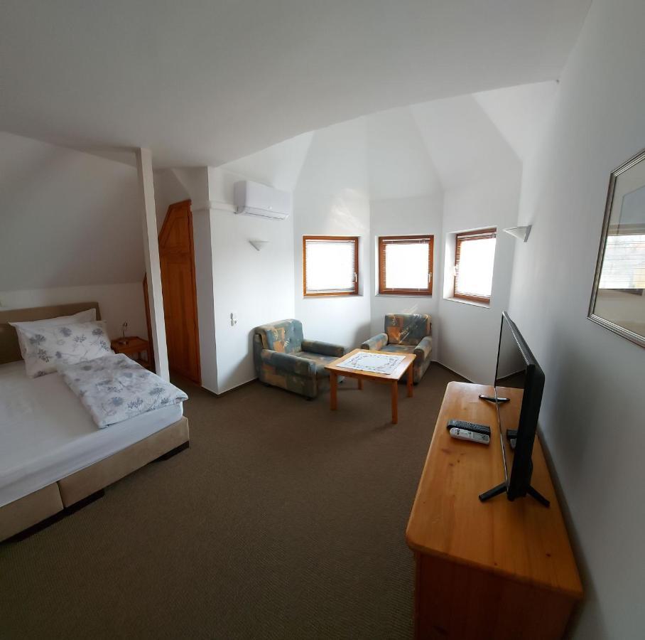 Emil Panzió Hotel Balatongyörök Kültér fotó