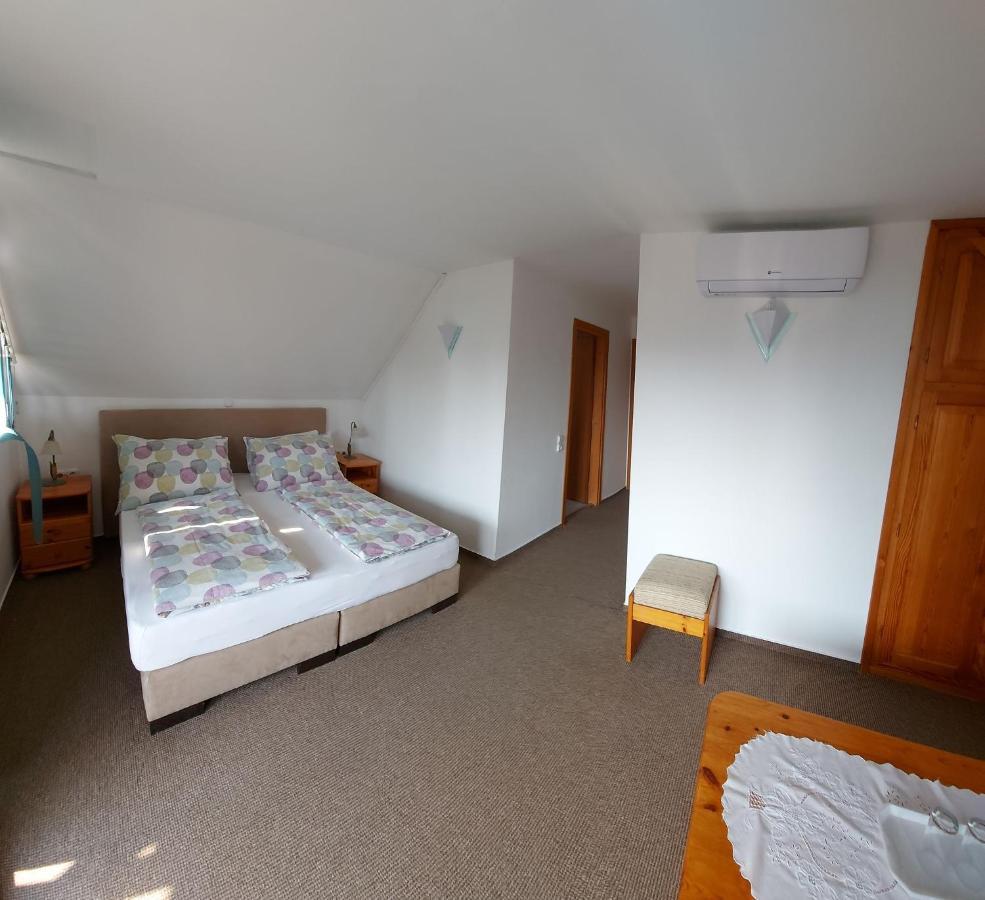 Emil Panzió Hotel Balatongyörök Kültér fotó