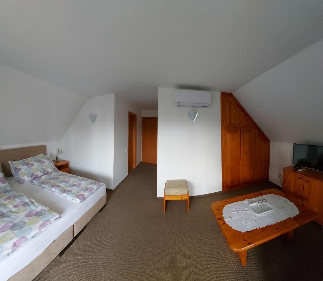 Emil Panzió Hotel Balatongyörök Kültér fotó
