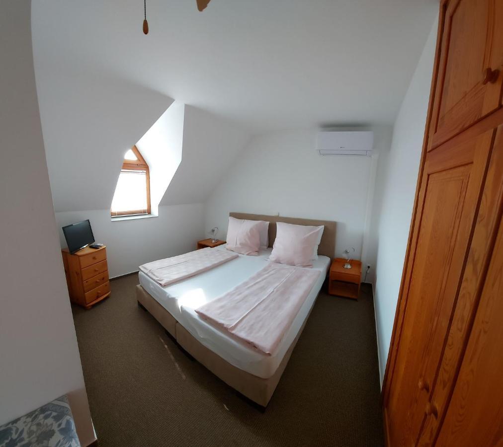Emil Panzió Hotel Balatongyörök Kültér fotó