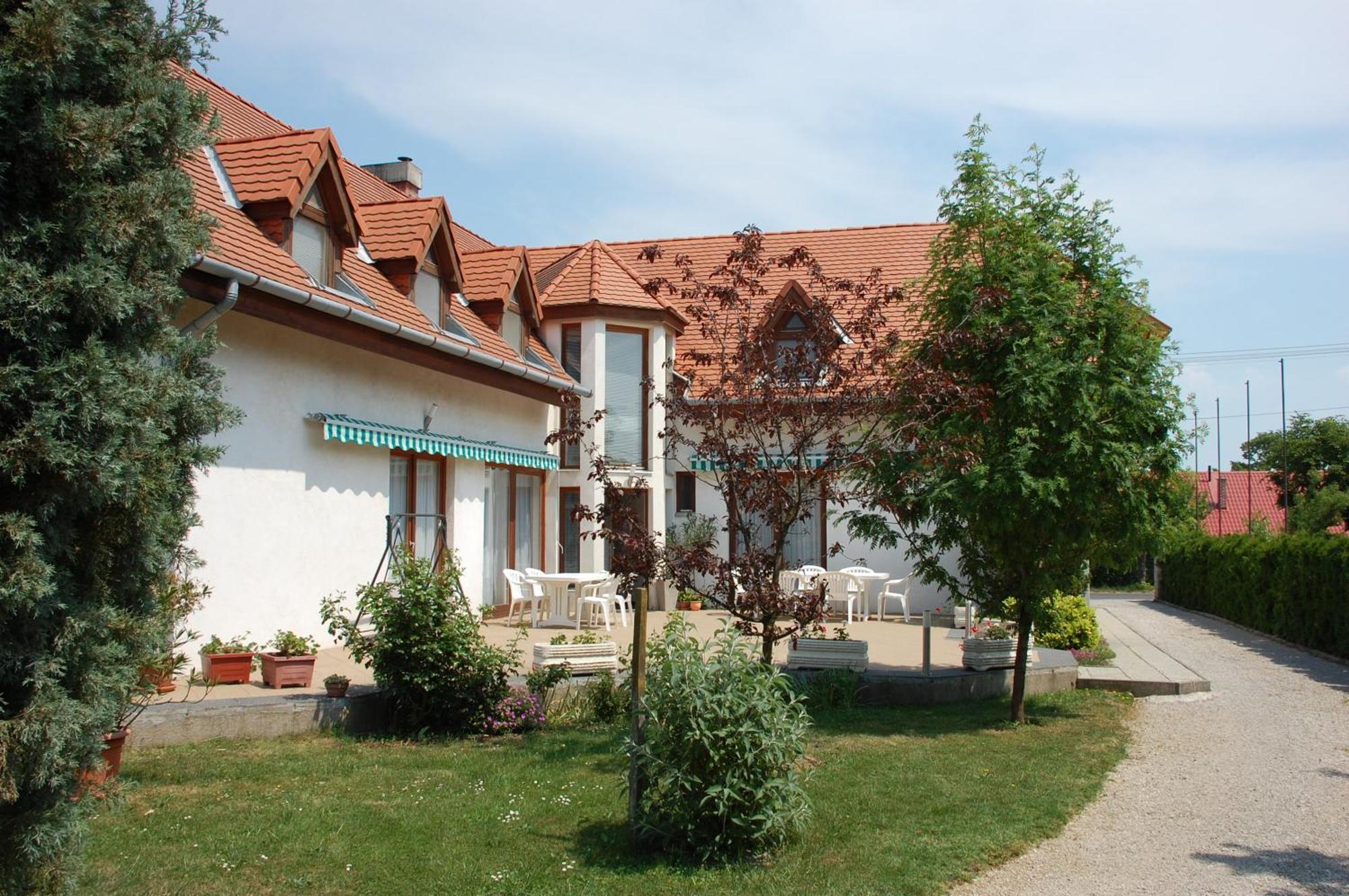 Emil Panzió Hotel Balatongyörök Kültér fotó